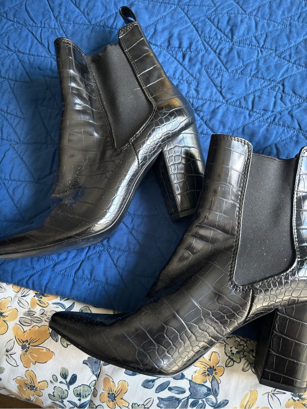 Steve Madden - Black Croc-Embossed Pointed Chelsea Boot